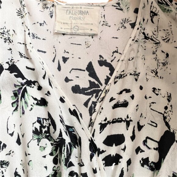 2/$40 Boho romper bell sleeve beach vibes jumpsuit - Picture 7 of 14